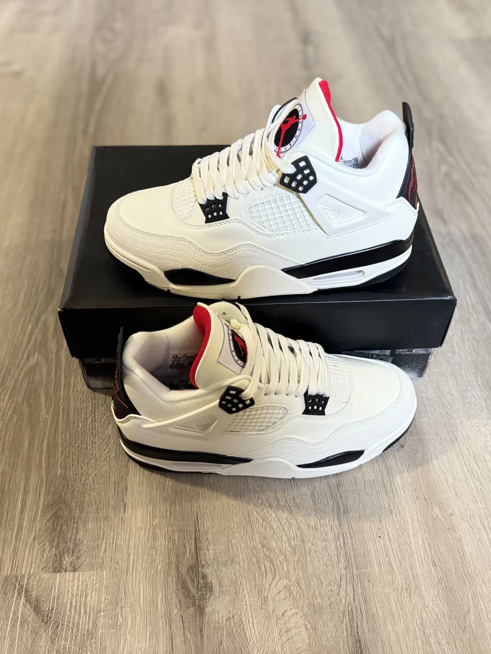 Jordan White Black Red Retro4 Sneakers